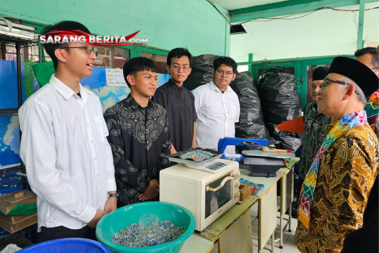 Siswa SMA Negeri 7 Banjarmasin Ubah Botol Plastik Jadi Gantungan Kunci dan Produk Kreatif