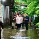 Momen Prabowo 'Nyemplung' Terjang Banjir di Babelan, Bekasi