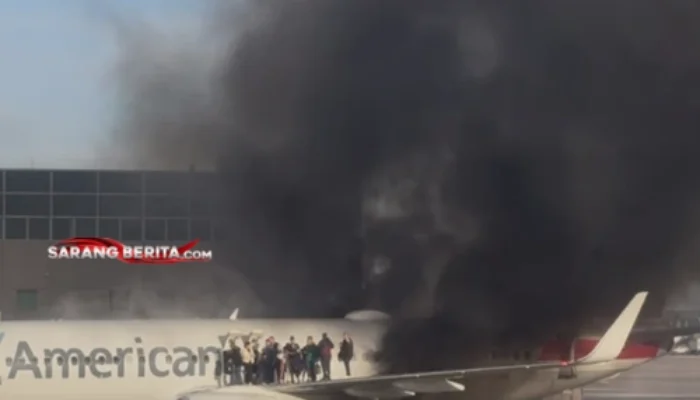 Kronologi Pesawat American Airlines Terbakar di Bandara Denver!