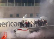 Kronologi Pesawat American Airlines Terbakar di Bandara Denver!