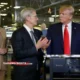 iPhone Terancam Mahal! Trump Desak Apple Pindah Produksi ke AS