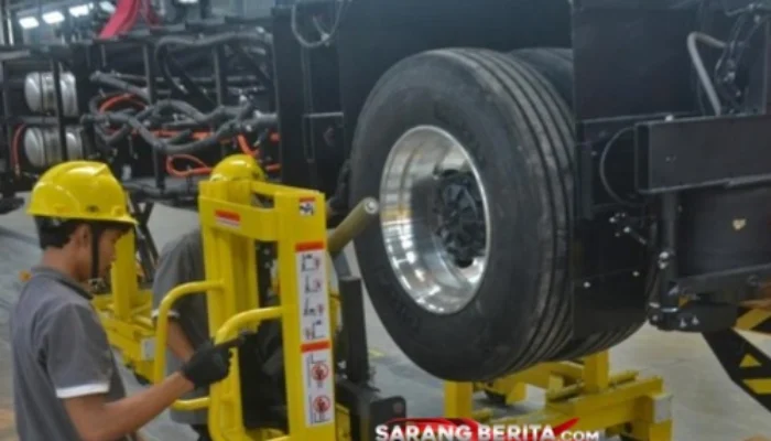 RI Mulai Produksi Truk & Bus Listrik, Pabrik Pertama Resmi Jalan!