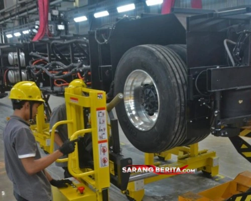 RI Mulai Produksi Truk & Bus Listrik, Pabrik Pertama Resmi Jalan!